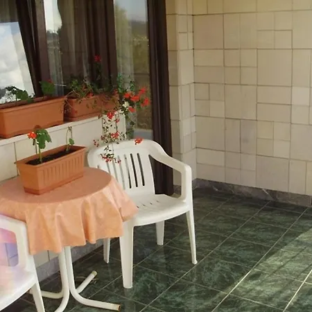 ゲストハウス In With Balcony, Air Conditioning, Wifi 5188-4 Sukošan