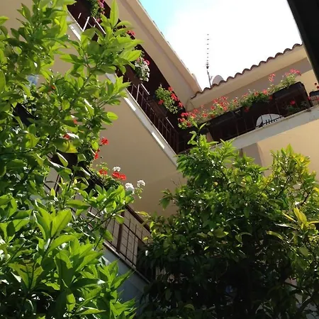 ゲストハウス In With Balcony, Air Conditioning, Wifi 5188-4 Sukošan