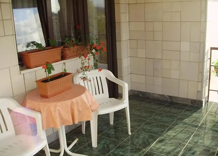 게스트하우스 In With Balcony, Air Conditioning, Wifi 5188-4 Sukošan